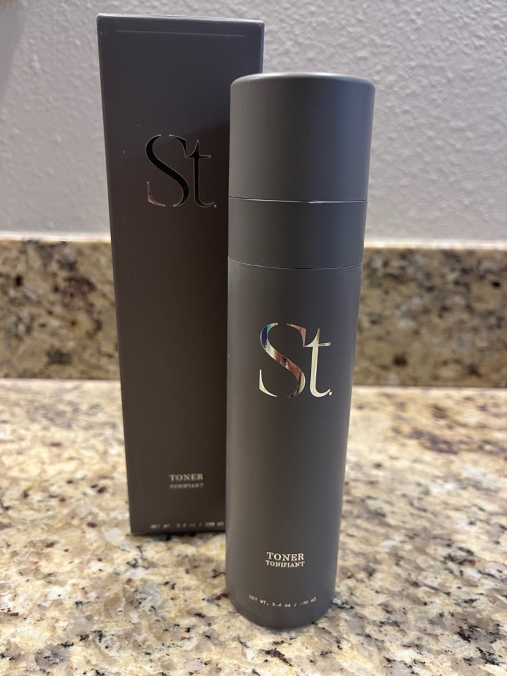 Seint Toner Skincare - Picture 3 of 4
